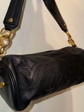 JUICY COUTURE Y2K ‘03/‘02 leather black barrel bag with gold accents